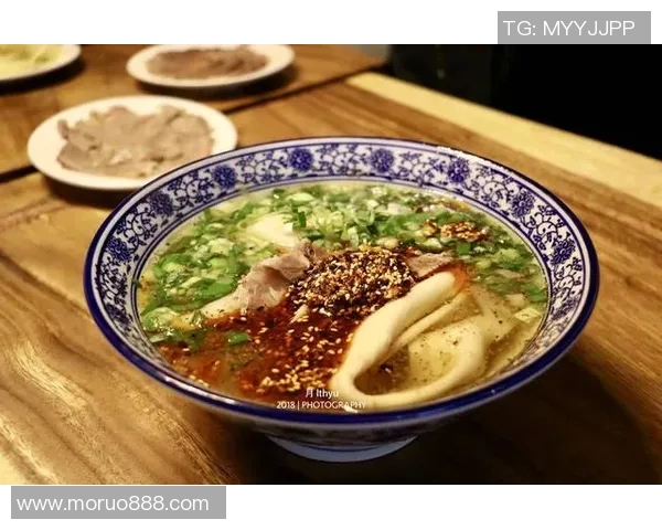 买兰州拉面的足球明星如何在绿茵场上展现风采与美食情怀