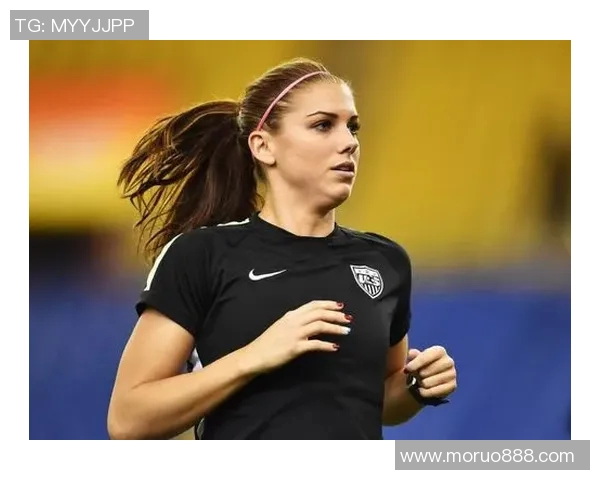 维密天使与足球明星的华丽碰撞展现时尚与运动的完美结合