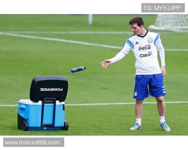 足球明星杯子品牌推荐让你在喝水时也能感受到足球的魅力与激情